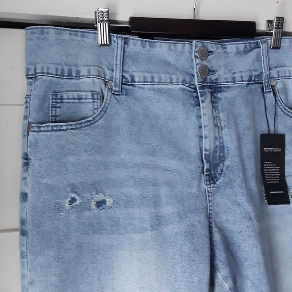 City Chic High Rise Rip Jean light denim wash Size 16 - Picture 7 of 12